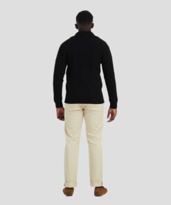 Мъжка Жилетка 10YE6854BLACK Черен Цвят С Отворена V-Образна Яка