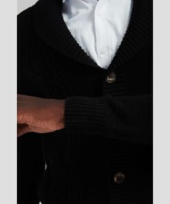 Мъжка Жилетка 10YE6854BLACK Черен Цвят С Отворена V-Образна Яка