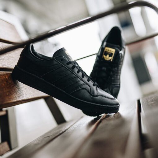 Юношески Кецове Adidas TEAM COURT J EF6808 Черен Цвят