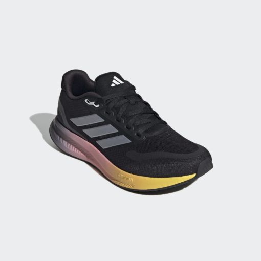 Маратонки Adidas Run Falcon 5 Черен Цвят С Цветна Подметка