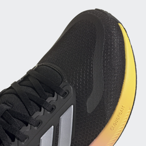 Маратонки Adidas Run Falcon 5 Черен Цвят С Цветна Подметка
